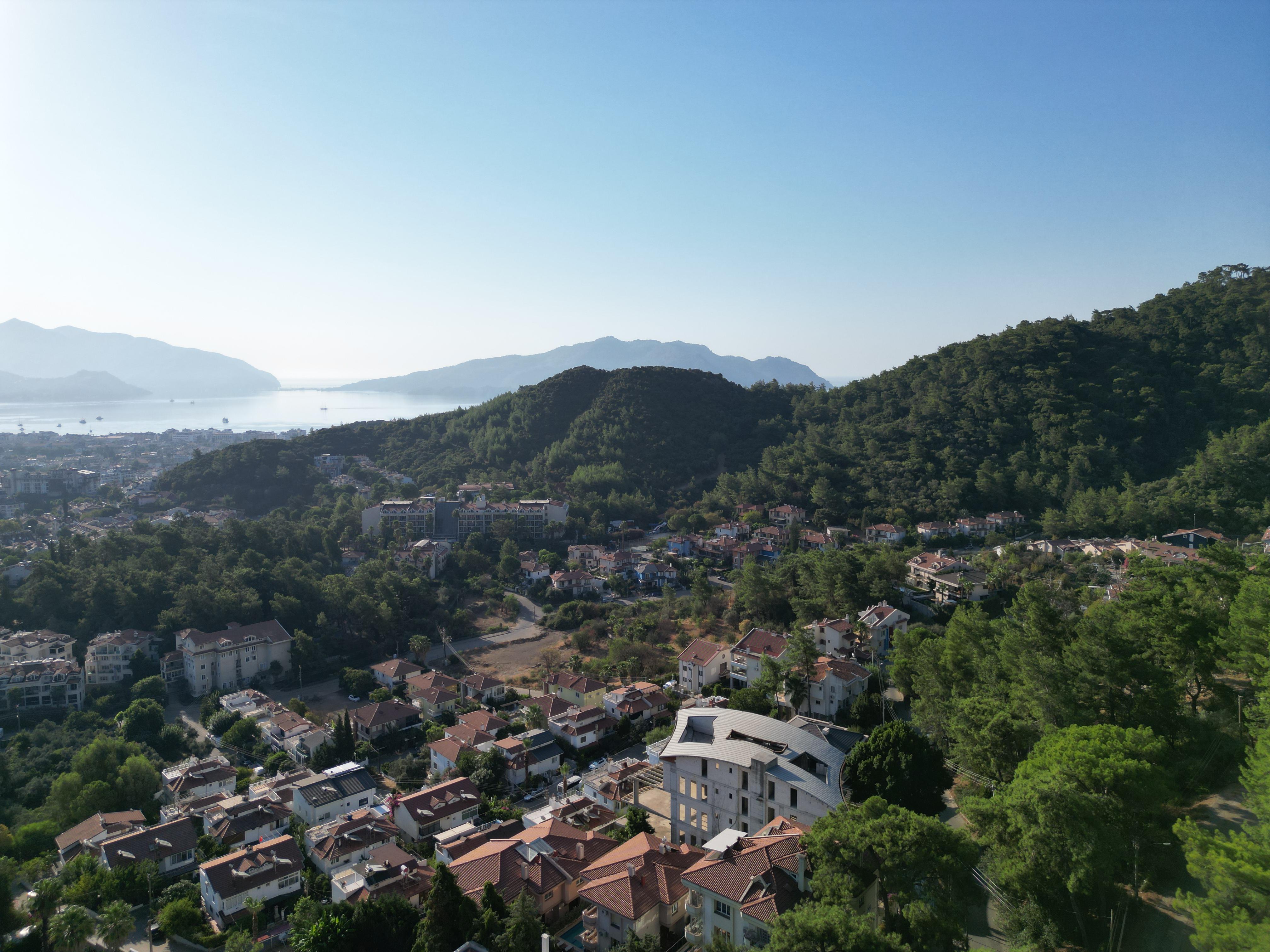 MABELDEN MARMARİS ARMUTALANDA SATILIK KOMPLE BİNA